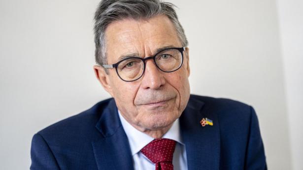 “Når sandheden kommer til at gå op for befolkningen, nemlig at nu bliver der rigtigt for alvor taget fat skattemæssigt, så tror jeg, at der vil brede sig et oprør,” siger tidl. statsminister Anders Fogh Rasmussen.