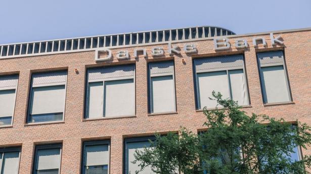 Danske Bank offentliggjorde fredag et regnskab, der overraskede positivt på flere parametre.