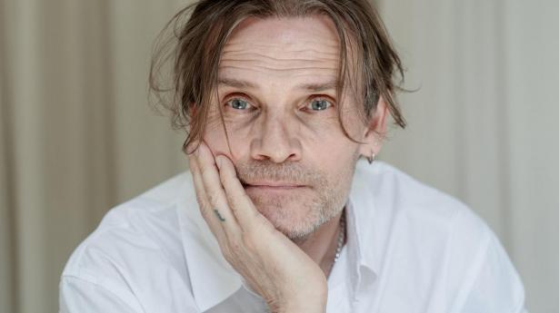 Eksotiske stempler i passet er passé. I stigende grad rejser vi på ferie eller ud i verden for at trække stikket på en hverdag, der kræver mere og mere optimering og effektivisering, lyder det fra livsstilsekspert Mads Arlien-Søborg