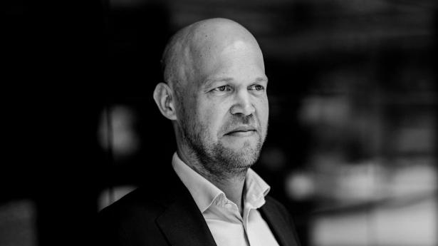I 13 år har Rasmus Errboe været en del af Ørsted. I januar overtog han posten som topchef, og efter bare få dage i stolen lancerede han nye, omfattende krisetiltag.