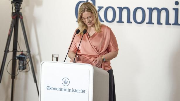 Økonomiminister Stephanie Lose (V) kunne tillade sig at smile ved fremlæggelsen af regeringen prognose. Det går godt i dansk økonomi.