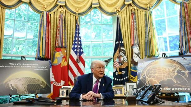 USA's præsident, Donald Trump, præsenterer sine planer for et amerikansk luftforsvars mod missiler på et pressemøde i Det Hvide Hus tirsdag.