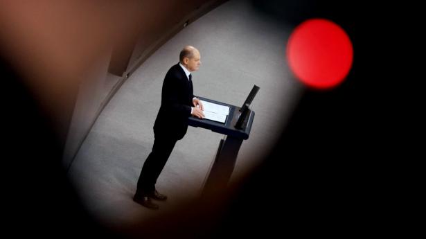Den tyske forbundskansler Olaf Scholz må se til, mens udfordringerne i landets økonomi fortsætter med at rulle. Arkivfoto: Krisztian Bocsi/Bloomberg