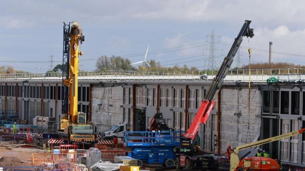Microsoft datacenter under opførelse ved Newport i Wales.