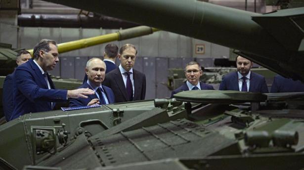 Vladimir Putins angrebskrig mod Ukraine har medført, at cirka en million russiske soldater er blevet enten dræbt eller såret. Samtidig er økonomien under stigende pres. 