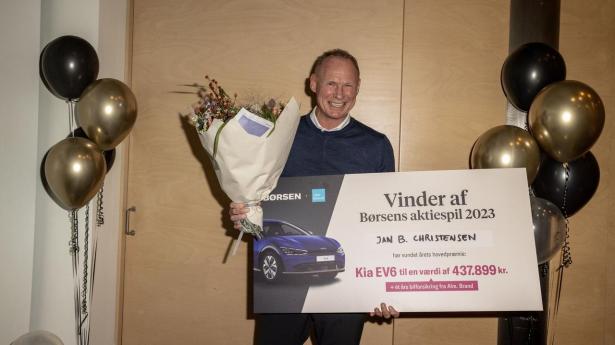 Vinderen af aktiespillet - præmieoverrækkelse