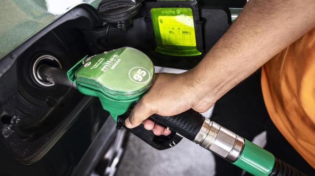 OECD opfordrer regeringer til hurtigt at udfase dyre afgiftslettelser på brændstof