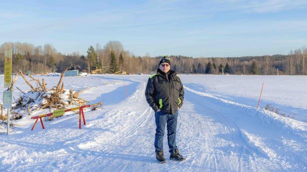 Han bor i det sidste hus før Rusland – ser Putins hybridkrig på helt tæt hold
