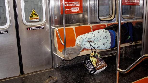 Fattigdommen i USA falder – men forklaringen splitter økonomer