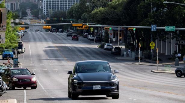 Teslas selvkørende teknologi godkendt: Forsikringsudfordring venter bilisterne