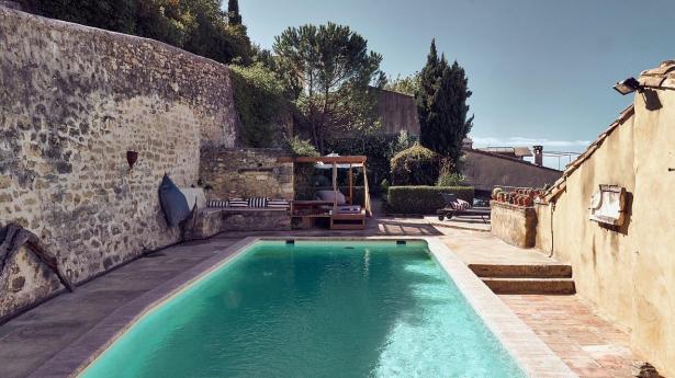 Konceptet startede med en tanke om, at de bedste idéer sjældent opstår foran computeren