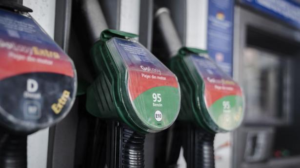 Hvilken tankkæde er sat til salg i Danmark?