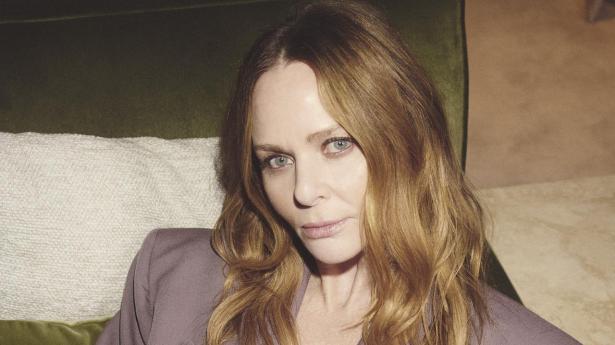 For 20 år siden fik Stella McCartney kvinder til at stå i kø foran H&M. Nu er hun tilbage