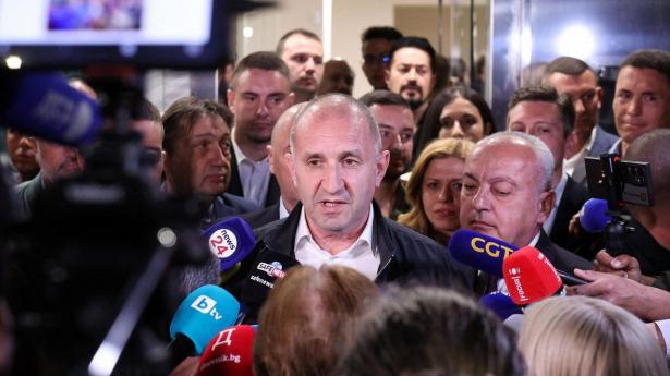 Prorussisk ekspræsident står til klar valgsejr i Bulgarien