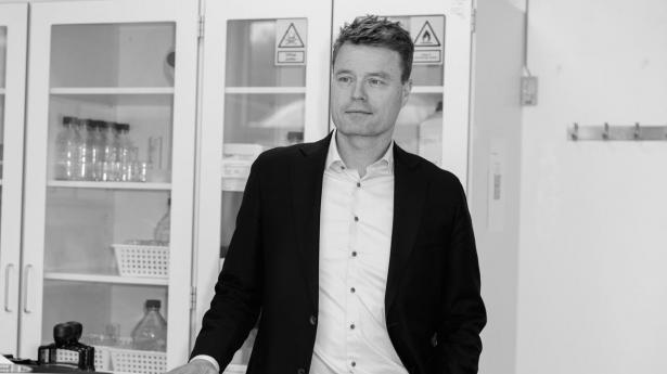 Medikoselskab med sværvægtere i ryggen rammer milliardsalg