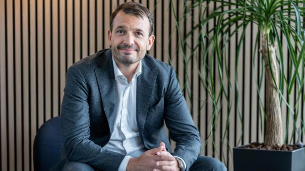 “AI fjerner arbejde, ikke mennesker”