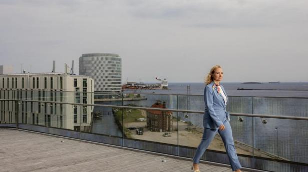 Presset DFDS ser fremgang - halverer underskud