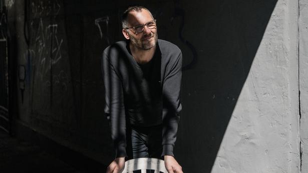Han arbejdede med Nik & Jay. Nu peger han på et problem, der “kan koste milliarder”