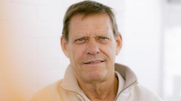 Det er 40 år siden, Frank Arnesen sang for på “Re-Sepp-Ten”: Jeg kunne slet ikke holde ud at høre min egen stemme