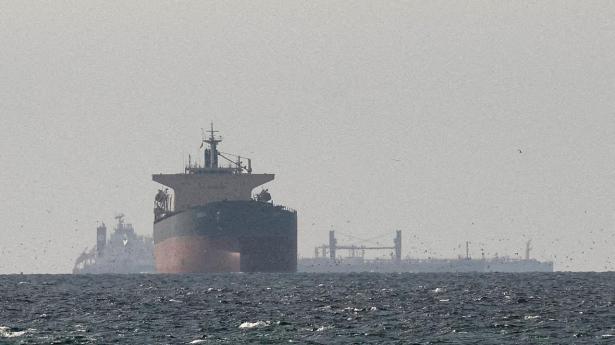 Skib tæt på Hormuzstrædet er blevet kapret og er på vej mod Iran