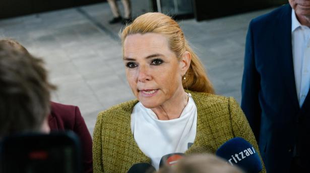 Støjberg afviser ikke sprøjteforbud: Det handler om kompensation