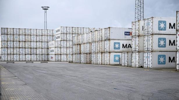 Rederier skifter til lastbiler efter lukningen af Hormuzstrædet