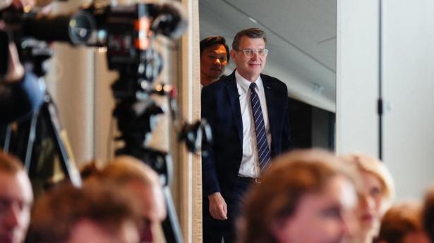 Messerschmidt: Vil ikke vælte VLAK-regering – følg reaktioner her