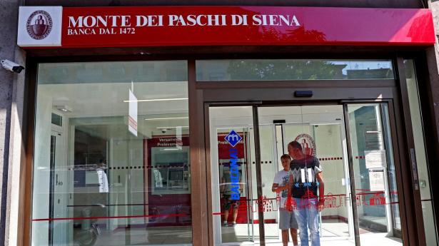 Italiensk bankkæmpe byder 228 mia. kr. på verdens ældste bank