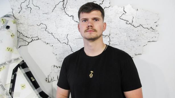Han har samlet 1 mia. dollar ind til ukrainske våben: “Russerne hader os"
