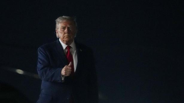 Trump: USA vil angribe Iran igen og overtage olie