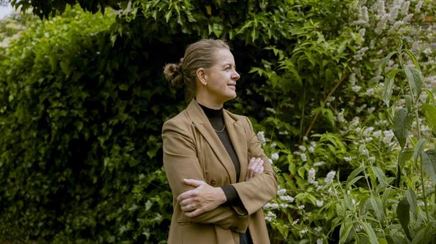 Først var hun aktivist. Nu vil hun hyre toplobbyister på planetens vegne