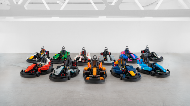 Formel 1-hold kører løb i biler lavet af 28.000 Lego-klodser