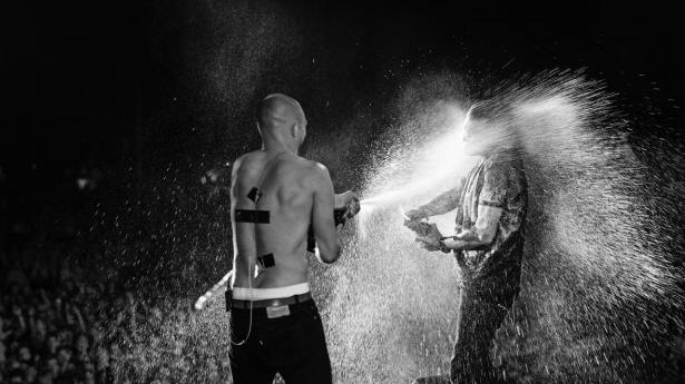 Fotograf har været backstage på Roskilde i 25 år: Se billederne af The Cure, MØ og Arctic Monkeys