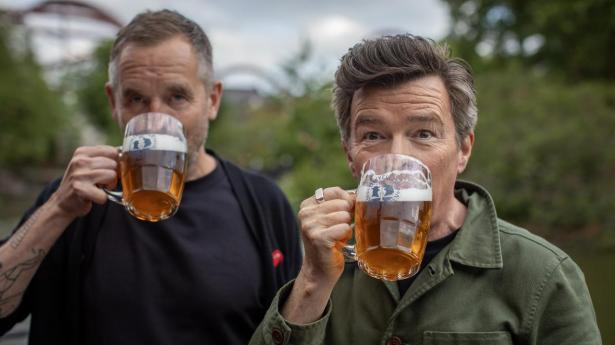 Rick Astleys danske øleventyr: Sådan blev 80’er-stjernen makker med Mikkeller