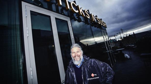 Sticks‘n’sushi åbner i nyt land og runder salg på 900 mio. kr.