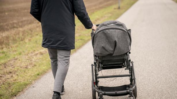 Færre fødsler kan gøre Danmark 15 mia. kr. rigere