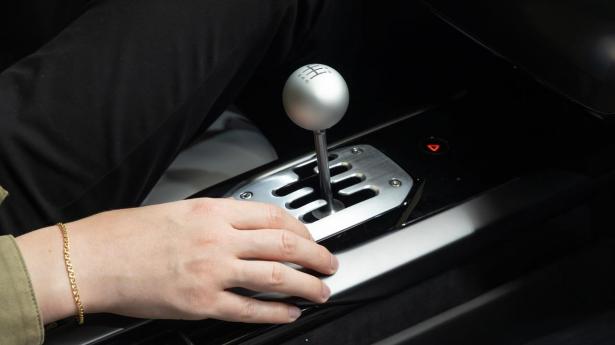 Ferrari genopfinder det manuelle gear