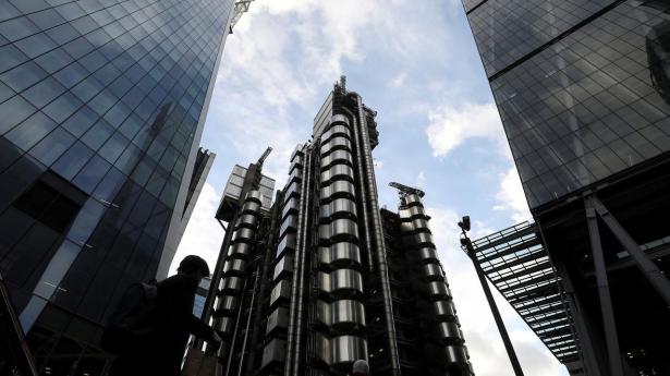 Eksdirektør for Lloyd's brød etiske regler – havde “nært” forhold til ansat