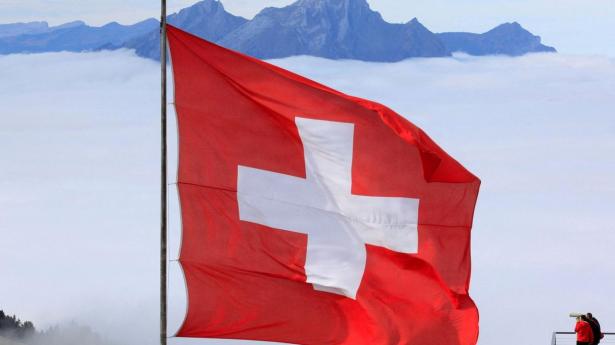 Schweiz overrasker med brandvarm økonomi