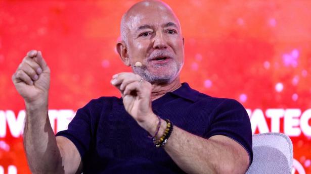 Jeff Bezos bliver medejer af Liverpool