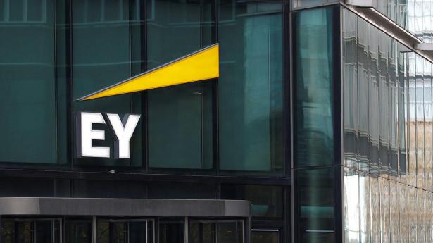 EY introducerer nyt langvarigt program til unge talenter