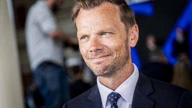 Nye tal driller regeringen: Forbrug er lysår efter mål