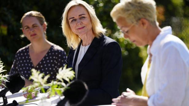 Mona Juul holder fast i Troels Lund Poulsen som statsministerkandidat