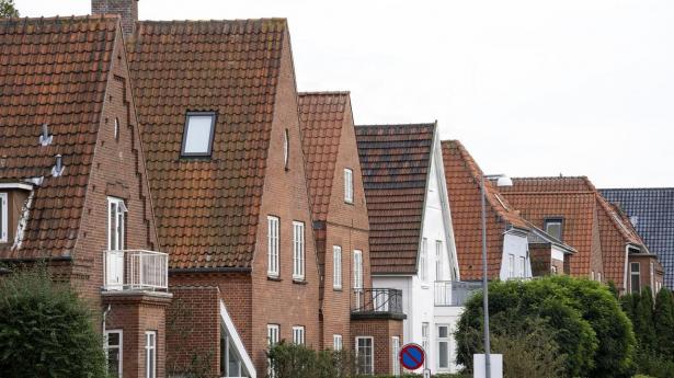 Domus Forsikring finder køber – direktør er klar til at åbne champagne