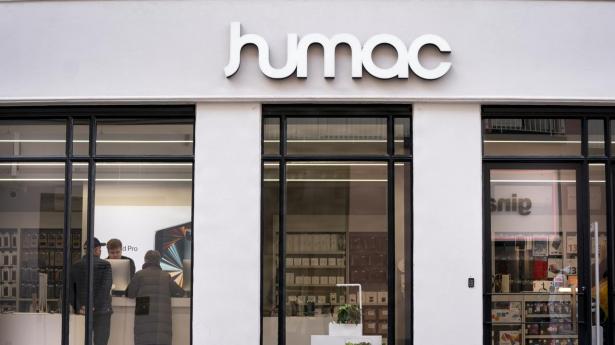Opkøb af Humac-kæden trækker ud