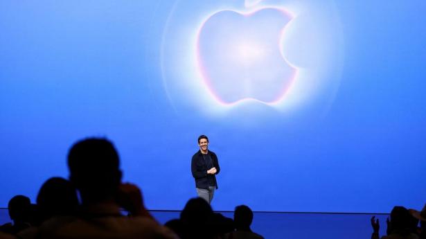 Apple lancerer sin første foldbare iPhone