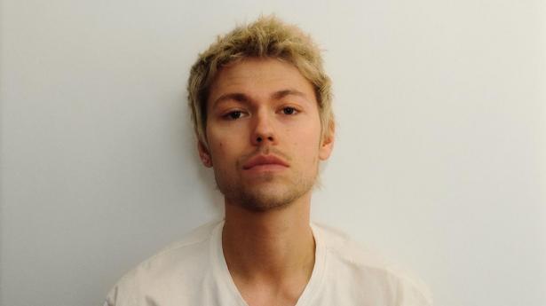 Da Viktor Fischer var nyrig, smed han dyrt tøj i containeren. I dag tænker han sig om