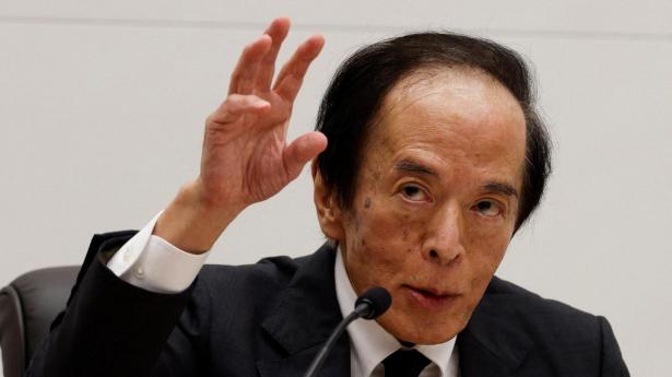 Splittet japansk centralbank hæver renten