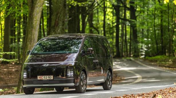 Nisæders el-minibus har masser af plads og fin komfort