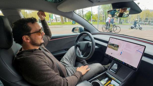 Åbner for rabat: Tryg vil følge skadesdata fra selvkørende Tesla-biler